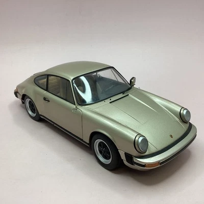 Solido 1:18 Porsche 911(930) Gold Diecast Model Car (8D) MO#8760 - Image 1 of 4