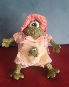Vintage Russ FRIEDA Country Folks Frogs Freida Mom and Baby Frog Kathleen Kelly - Foto 1 di 6