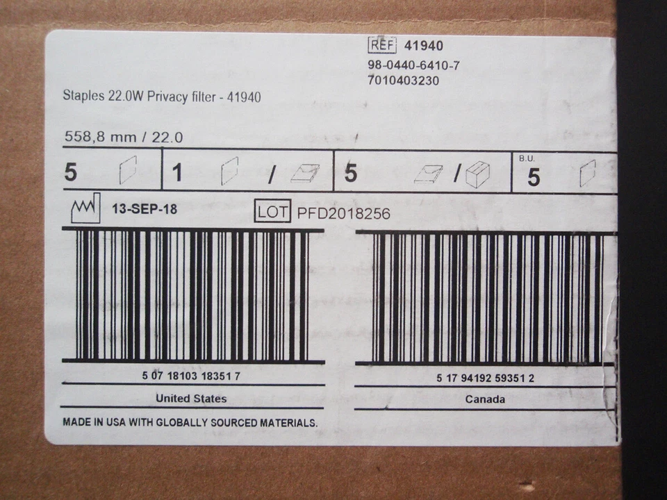 NEW Staples 41940 Laptop 22.0W 22" Widescreen Privacy Screen Filter, Black - Image 1 of 2