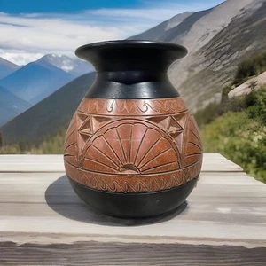Handgefertigte Terrakotta & schwarze 6,5" Vase seltenes Dekor mit geometrischen Designs - Bild 1 von 7