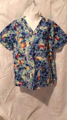 Crest Women's Scrub Top Size L, Double Pocket, V-neck, Nurse/Tech Multi-print - Image 1 of 4