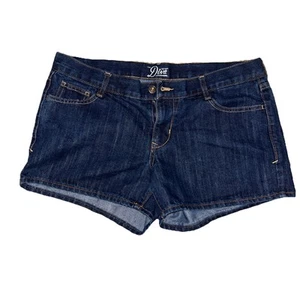 Women’s Old Navy Brand Diva Blue Jean Shorts Size 12 Regular Dark Washed - Picture 1 of 4