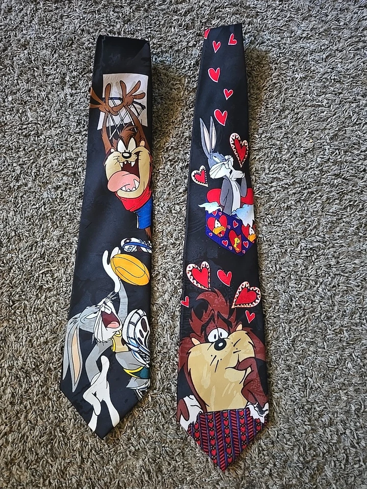 Lote de 2 corazones de baloncesto Looney Tunes Mania Ties Bugs Bunny Taz Piolín 1995... Foto 1 de 4
