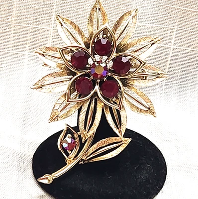 VINTAGE LISNER GOLD TONE FLOWER BROOCH WITH RED AB RHINESTONES - Image 1 of 4