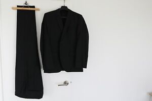Mens Hugo Boss Matte Black Suit size US 38 R ..100% WoolModern Fit ..Barely Worn