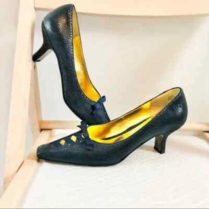 J. Renee Posey Pump in Navy Blue Size 9 M Leather Criss Cross Grosgrain Ribbon - Picture 1 of 11