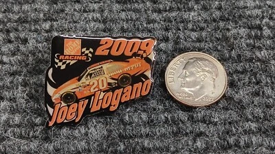 Prendedor de solapa Nascar Joey Logano #20 The Home Depot 2009  Foto 1 de 2