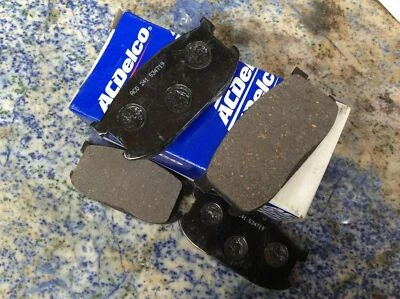 ACDELCO PASTILLAS FRENO DELANTERAS FORD LASER METERO MAZDA 323 1981 A 1990 Foto 1 de 3