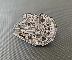 Star Wars Millennium Falcon Enamel Lapel Hat Pin NEW - Picture 1 of 2