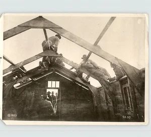 Soldiers Repairing Roof While Waiting Return to Trenches WWI 1917 Press Photo - Picture 1 of 2