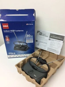 Antena de TV HDTV interior RCA 30 millas alcance 4K 1080p, modelo ANT121E caja abierta - Imagen 1 de 6