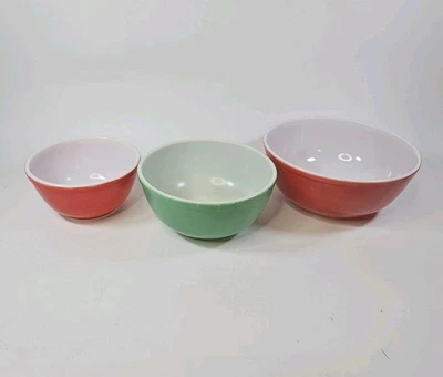 Vintage PYREX 404 Primary Color Red, Green Nesting Bowls - Image 1 of 4