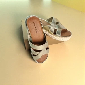 Sandalia Lucky Brand Gold Slip On 7.5 - Imagen 1 de 5