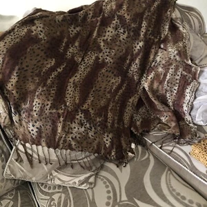 Halstuch/Schal mit Leopardenmuster aus weichem Material, Pashmina-Stil, tolle Geschenkidee! - Bild 1 von 7