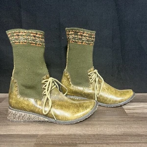 Sugata Leather & Wool Boots Green Leather Green& Coral Color Wool Built In Sock - Picture 1 of 10