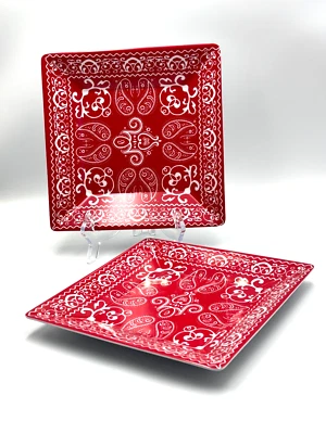 Set of 2 - 8" Sur La Table Square Red/White Bandana Paisly Melamine Plates-NEW — 第 1/4 张图片