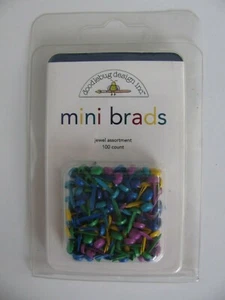SURTIDO DE JOYAS Doodlebug Design Mini Brads 100 unidades nuevo en paquete - Imagen 1 de 2
