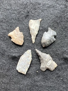 Indian Arrowhead Set Of 5 Nice Woodland To Archaic Points From The Midwest Q93 - Picture 1 of 13