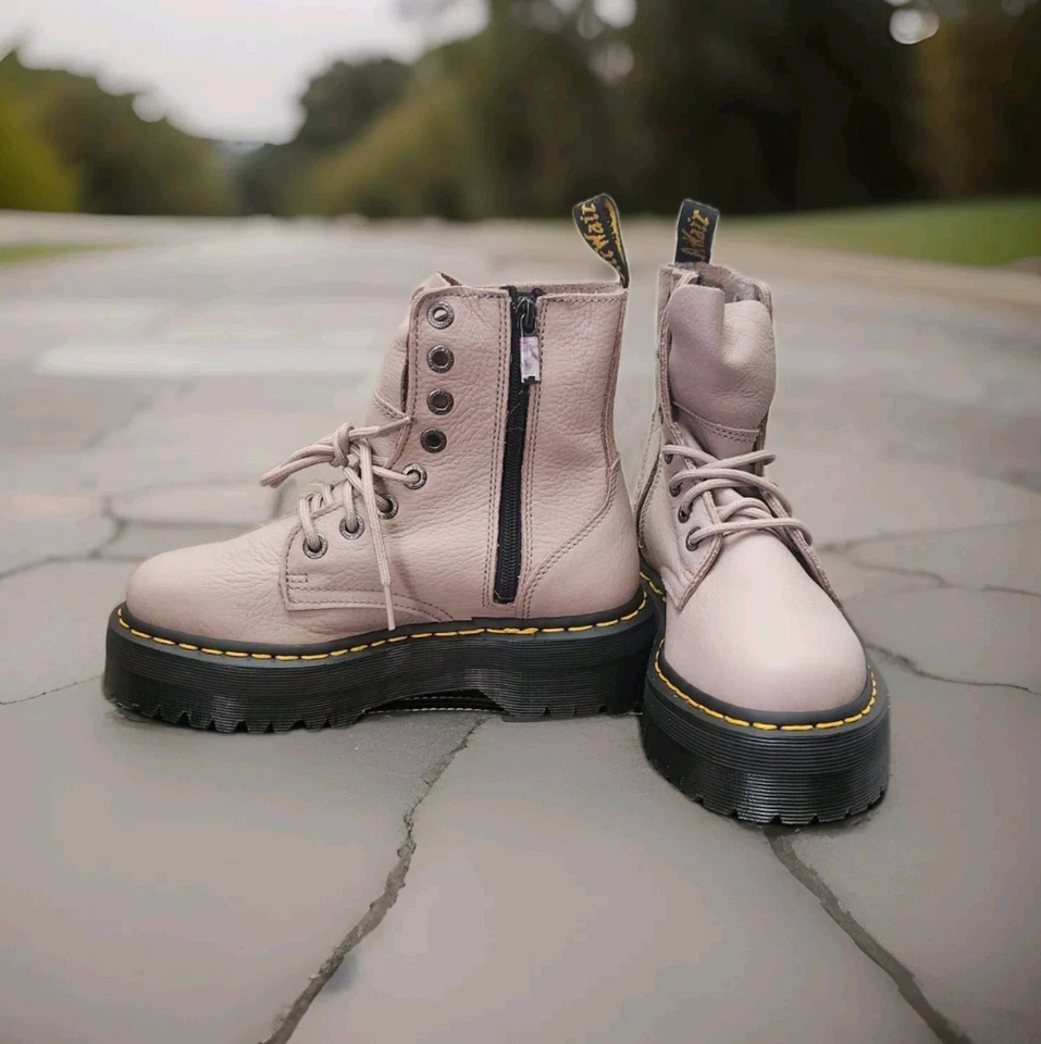NUEVO Dr. Martens Jadon III Cuero Plataforma Cremallera Lateral Taupe con Talla 7us Precio de venta sugerido por el fabricante 220 US $ Foto 1 de 4