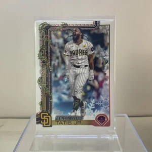 🎄 2025 Topps Holiday - Fernando Tatis Jr., VARIATION GOLD BACK SP. #H170 - Picture 1 of 2