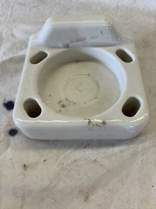 VINTAGE WHITE PORCELAIN/CERAMIC BATHROOM WALL MOUNT CUP/TOOTHBRUSH HOLDER - Picture 1 of 6