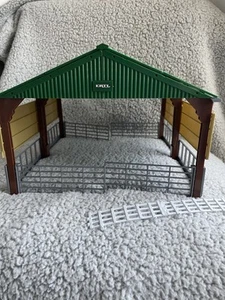 1/32 ERTL Farm Shed- Barn - Farming - Building Britains LTD. 2004 Farm Builder - Picture 1 of 11