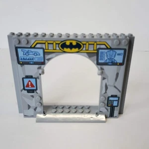 Lego Part 15626pb01 Panel 4 x 16 x 10 with Batman Logo, Joker and Car Pattern - Picture 1 of 7
