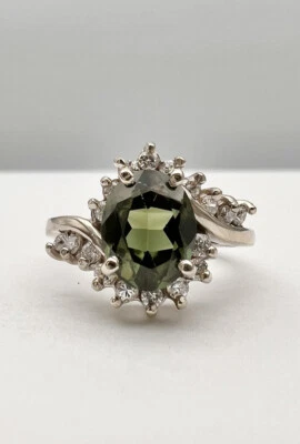 Anillo De Colección Oro Blanco 14K Corte Ovalado Sintético Cambio de Color Espinela Verde y Diamantes Foto 1 de 4