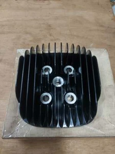 YAMAHA ENDURO 1980-85 DT100-DT100X CYLINDER HEAD GENUINE NOS JAPAN 1X0-11111-00 - Picture 1 of 5