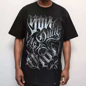Herren T-Shirt Chicano Schriftzug Gang Stil Graffiti Streetwear Westküste Hip-Hop - Bild 1 von 17