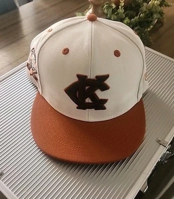 SOMBRERO AJUSTADO EBBETS FIELD FRANNELS KANSAS CITY MONARCHS LIGA NEGRA 7 3/4 Foto 1 de 4