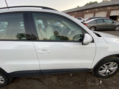Used Front Right Door Assembly Front fits: 2017 Volkswagen Tiguan electric Front Foto 1 de 4