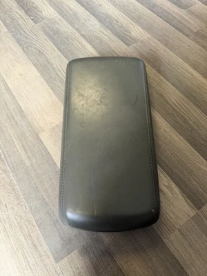 ⭐️ CHRYSLER 300 2008-2010 REPOSABRAZOS CONSOLA CENTRAL TAPA CARGADOR CUERO OEM Foto 1 de 4