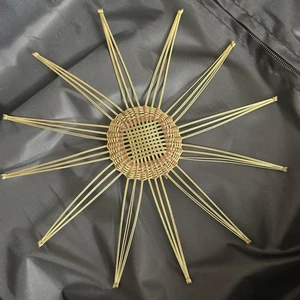 Brutalist Sunburst Starburst ottone metallo MCM decorazione parete 10" tessuto arte atomica vintage - Foto 1 di 8