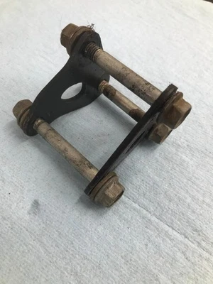 Soportes de motor Honda CR125M (delanteros) 1974-78 usados OE P/N 50351-360-000 Foto 1 de 2