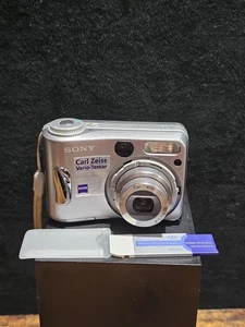Sony Cybershot DSC-S60 argento 4,1 MP fotocamera obiettivo Carl Zeiss testata ha scheda SD - Foto 1 di 12
