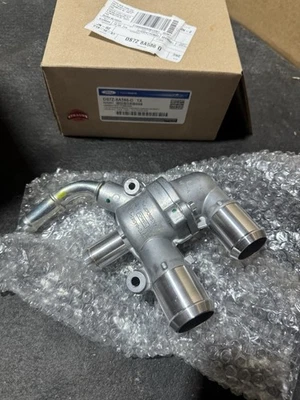 Оригинальный корпус термостата Ford Lincoln 2013-2020 Fusion MKZ C-Max DS7Z-8586-D - Изображение 1 из 3