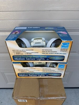 EML Thermal True Range Electro-Optical Motion Sensor Light E100WSBC Lot Of 2 - Image 1 of 4
