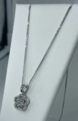 Collana con fiore in oro bianco e zirconi - Immagine 1 di 4