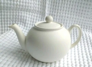 TEAPOT 2-3 CUP. MATT WHITE MADE BY PRISTINE POTTERY. MOTHERS GIFT. BRAND NEW - Picture 1 of 7