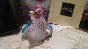 Cute Herend Hen 2 Chicks Chicken 24K Gold Rare HUNGARY Raspberry Fishnet 5” - Picture 1 of 6