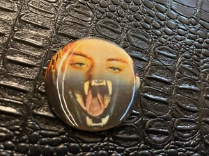 VINTAGE NOS PINBACK #40 - LENTICULAR - 1982 UNIVERSAL movie - Imagen 1 de 1