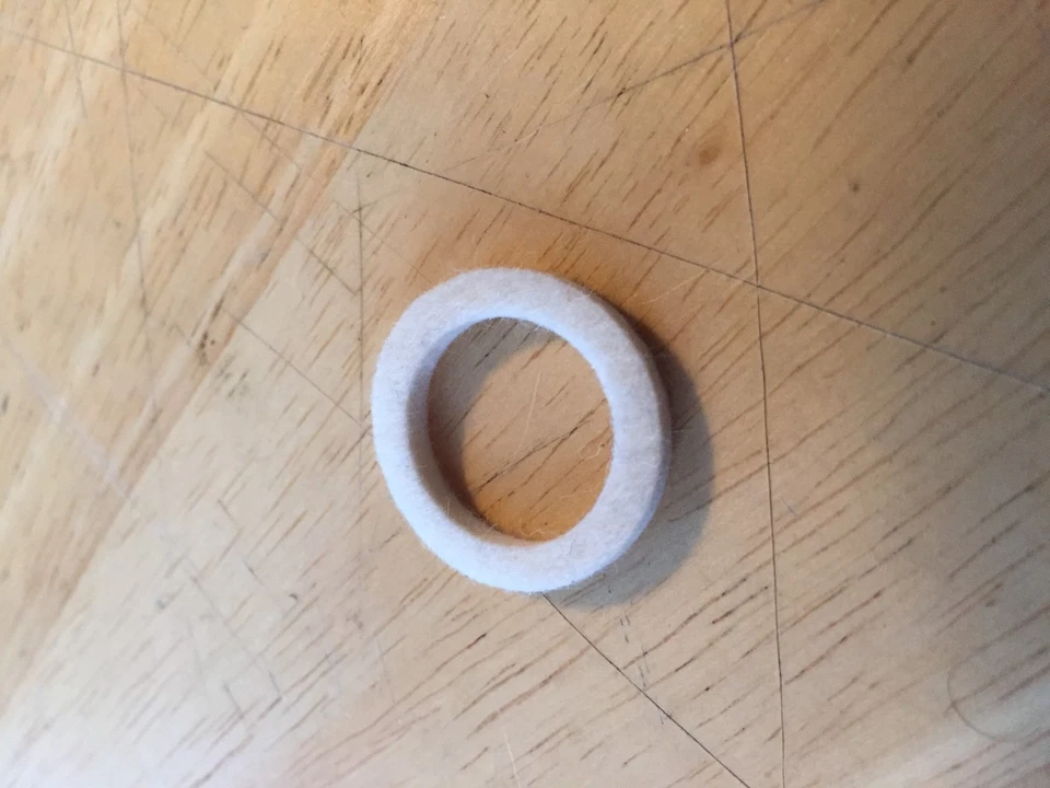 ANILLO DE FIELTRO BMW VINTAGE PARA BUJE DE EMPUJE DE TUERCA DE BUJE MODELOS R26-27 R25/2 R25/3     Foto 1 de 1