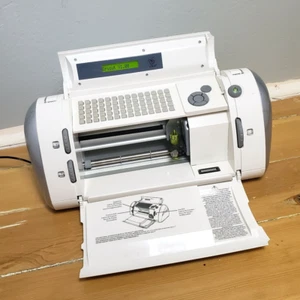 Cricut Personal Electronic Cutter Crafting Machine CRV001 w/ Cartridges & Extras - Picture 1 of 11