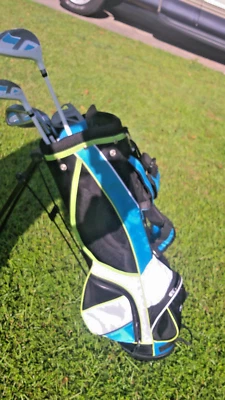 TOMMY ARMOUR HOTSCOT JUNIOR KIDS GOLF SET 5 CLUBS BAG W/STAND  - Image 1 of 4