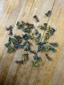 Ejército Hombres Verde Marrón Gris Juguete Soldados Miniatura De Colección Lote De 40 - Imagen 1 de 6