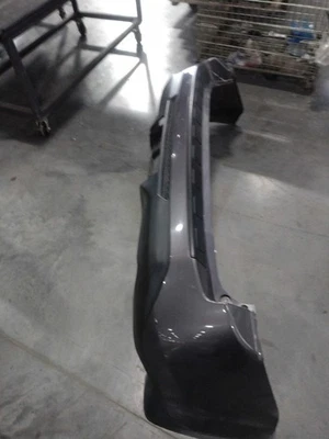 Conjunto de parachoques trasero usado se adapta a: Honda Pilot 2015 sin asistencia de estacionamiento grado trasero Foto 1 de 4