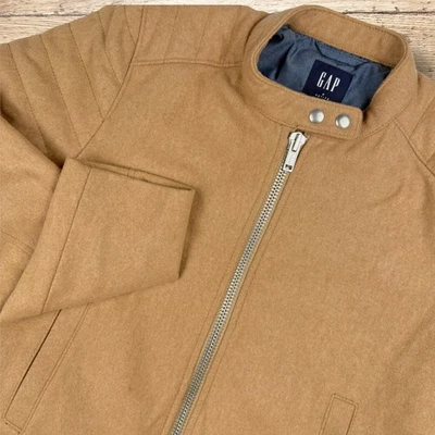 Chaqueta corta acolchada con cremallera mezcla de lana GAP para mujer motociclista talla M tostada pequeña Foto 1 de 4