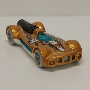 Hot Wheels Retro Active #4 2010 dorado 1:64 diecast coche de 3" con moldura en blanco y negro - Imagen 1 de 7