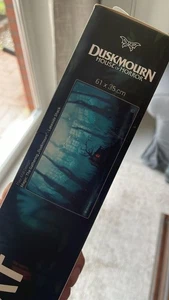 Ultimate Guard Play-Mat Magic: The Gathering Duskmourn Lakeside Shack - Bild 1 von 2